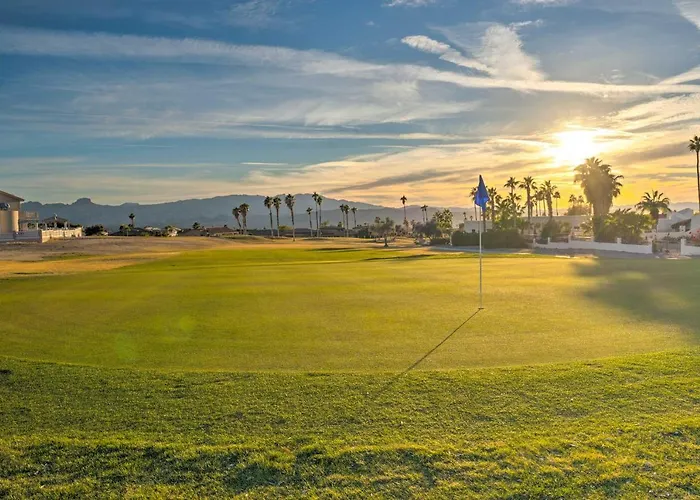 Centrally Located Havasu W/ Huge Patio! *