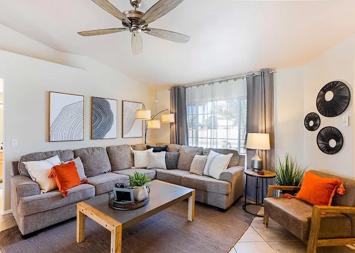 Centrally Located Havasu W/ Huge Patio! Holiday home *