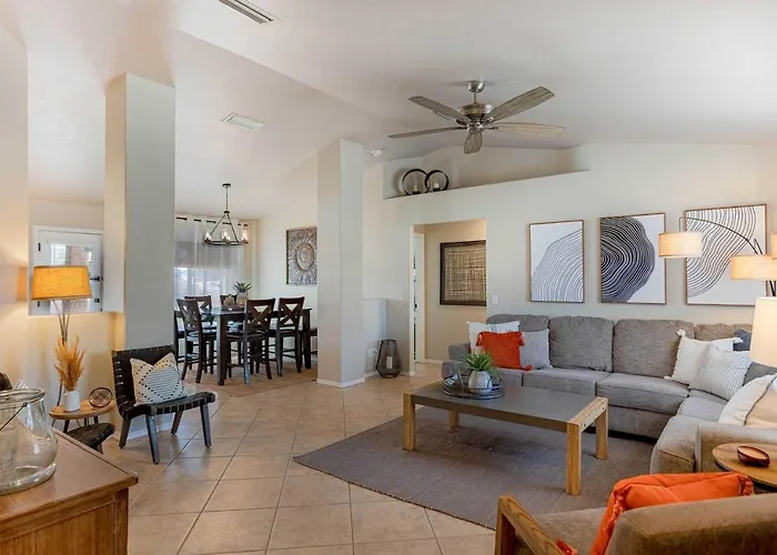 Centrally Located Havasu W/ Huge Patio! Holiday home Lake Havasu City