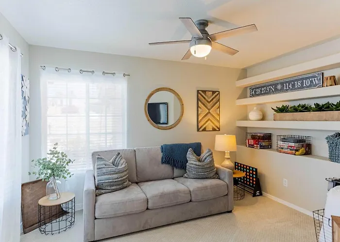 Centrally Located Havasu W/ Huge Patio! *