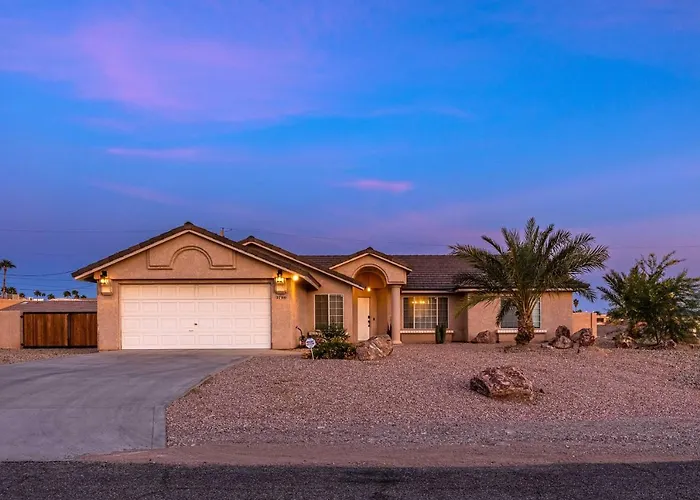 Centrally Located Havasu W/ Huge Patio! Holiday home