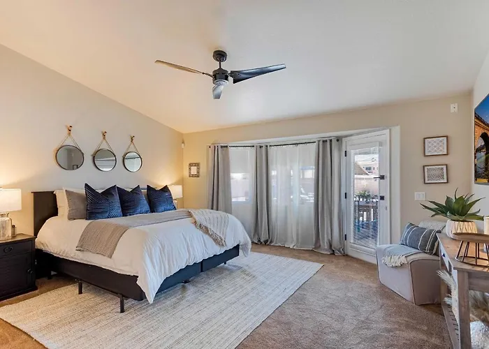 Centrally Located Havasu W/ Huge Patio! *