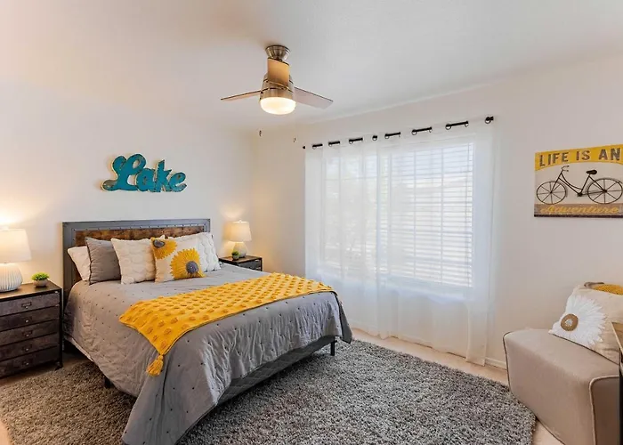 Centrally Located Havasu W/ Huge Patio! Holiday home
