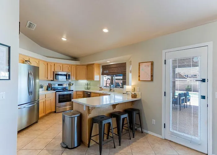 Holiday home Centrally Located Havasu W/ Huge Patio!