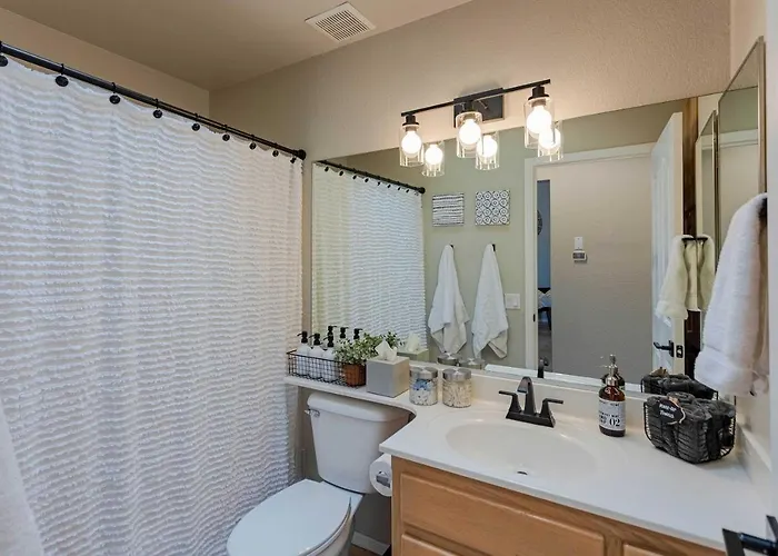 Centrally Located Havasu W/ Huge Patio! Holiday home *