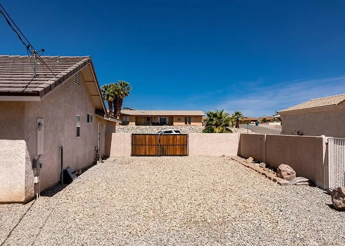 Centrally Located Havasu W/ Huge Patio! Holiday home *